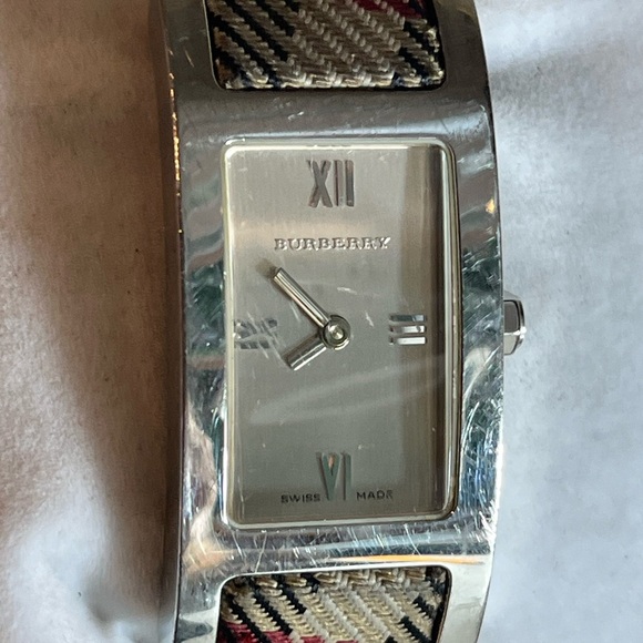Burberry Nova Check ladies Watch BU1015 Case Silver fabric canvas strap. - Picture 4 of 12